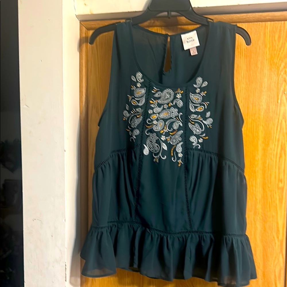 Knox Rose Green Sleeveless Ruffled Embellished Tank Top